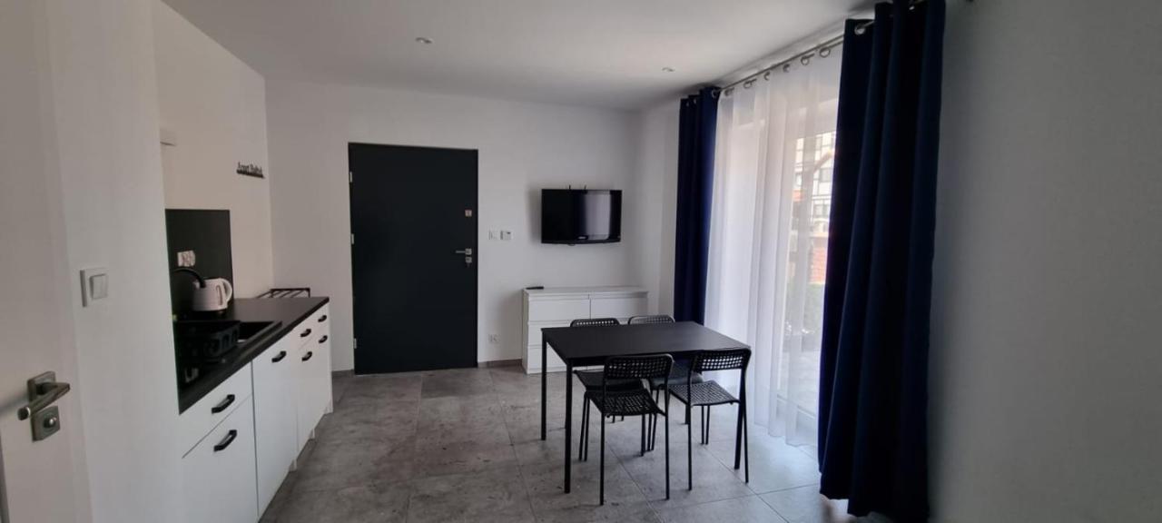 Apart Baltyk Pokoje & Apartamenty Леба Екстериор снимка